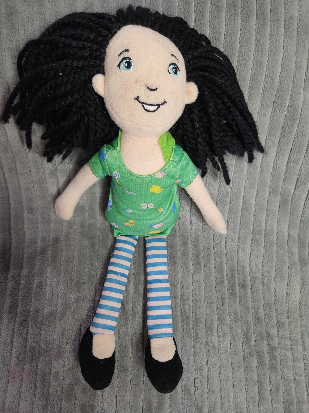 Manhattan Toy Groovy Girls fashion doll Plush Rag Doll in Green Outfit Black